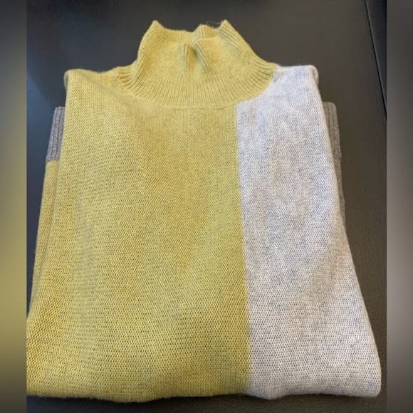 Beautiful colour block sweater greys and green apple colour - Picture 2 of 5